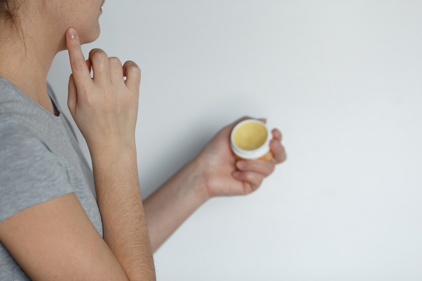 20 Awesome Uses of Vaseline for Beauty and Beyond